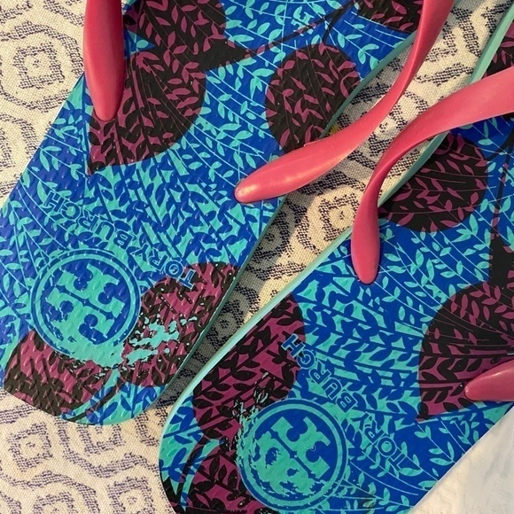 Tory Burch Turquoise Pink Logo Rubber Flip Flops​​​​​​​​​​​ - Picture 3 of 5